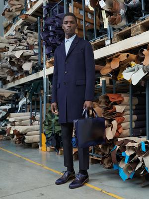 Modèle de la collection capsule printemps-été 2019 photographié à la Manifattura Berluti de Ferrare  en Italie.