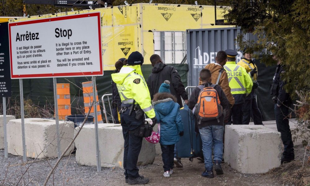 Ottawa surveille étroitement l’opinion publique sur les demandeurs d’asile