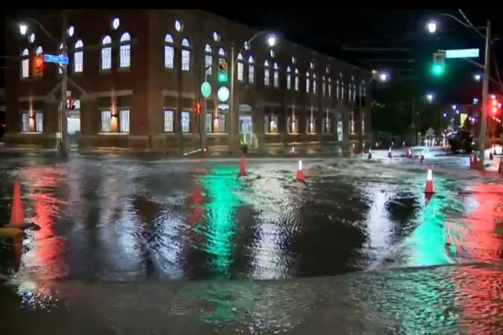 Water main break causes flooding at Parliament St. and Front St. – Toronto