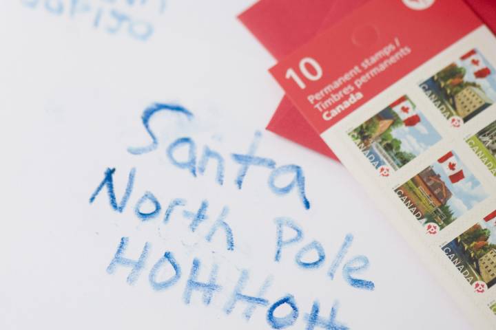 Canada Post to parents: despite rotating strikes, keep sending letters to Santa – National
