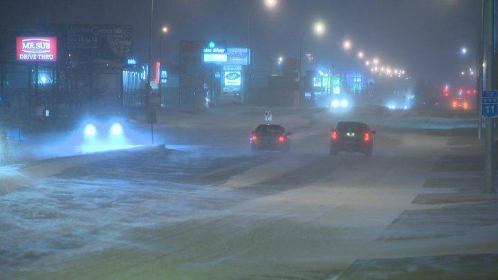 Snow wreaking havoc on Regina roads, despite city’s best efforts – Regina
