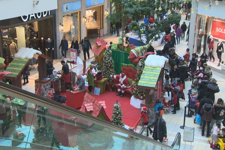 Children flood Fairview Pointe-Claire mall for last-minute Christmas shopping – Montreal