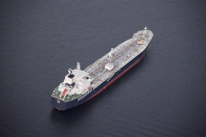 Study finds Canadians concerned about shipping petroleum by water