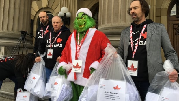Dear Justin: Alberta oil town delivers 6,800 letters for Trudeau