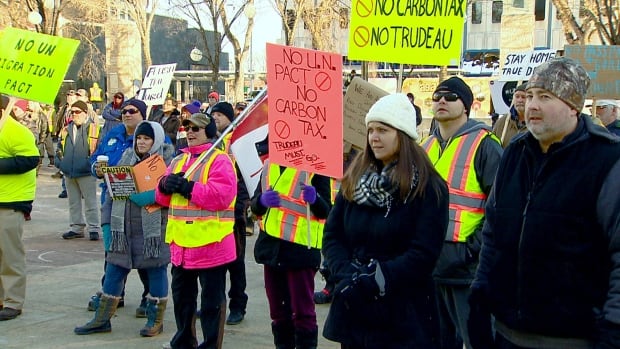 Alberta yellow vest protests lack violence seen in Paris, but anti-immigration anger simmers