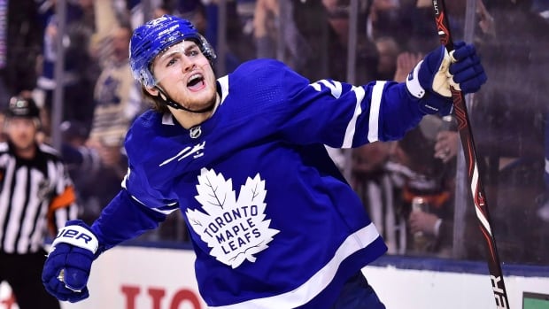 William Nylander signs 6-year extension with Maple Leafs at deadline