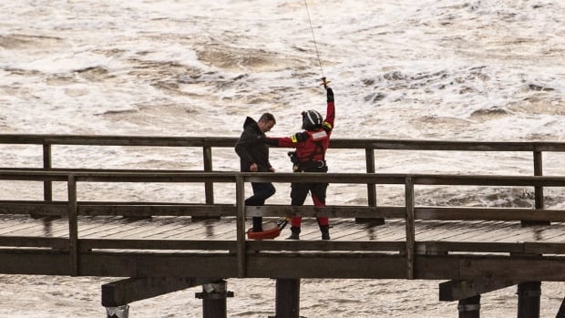 Man rescued from collapsed B.C. pier says he wants to apologize for ‘foolishness’