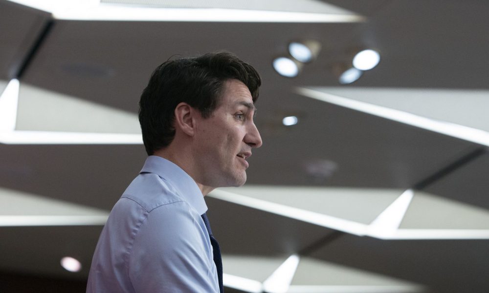 Justin Trudeau dit à ses députés de se concentrer sur le Canada