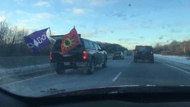 Indigenous convoys slow Ontario highway traffic in solidarity with B.C. pipeline protest