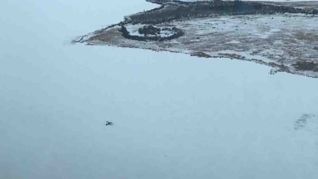 Rescuers parachute onto frozen Manitoba lake after finding missing pilot