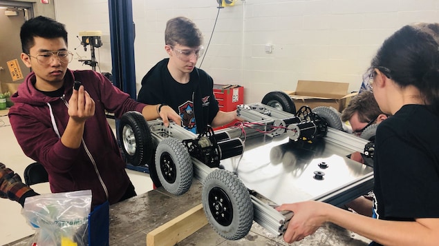 Des étudiants d’Oshawa veulent construire un robot en trois jours