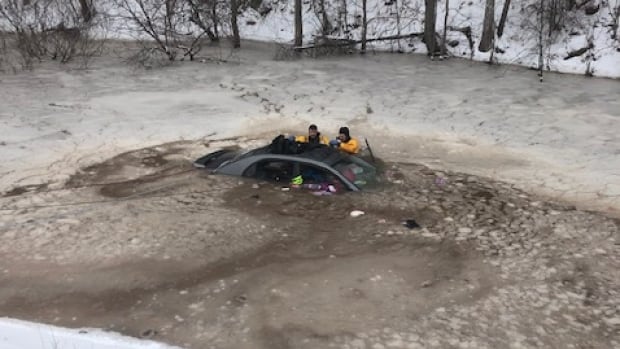 ‘I don’t know how I did it’: Mom saves daughter, 4, from sinking car after crash