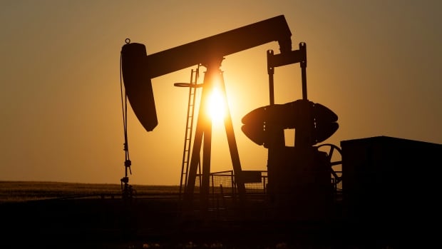 Alberta’s OPEC-style cuts draw down oil backlog, analysis firm says