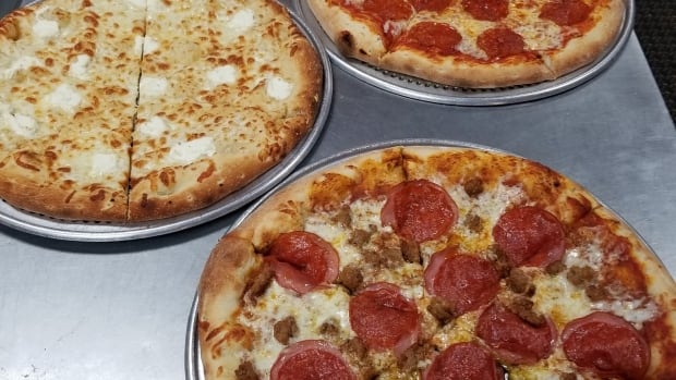 An Edmontonian sent a Hawaiian to Alaska: How the cross-border pizza party took off