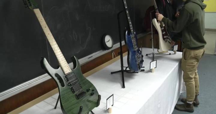 Kingston high school students create their own instruments in guitar-building class – Kingston