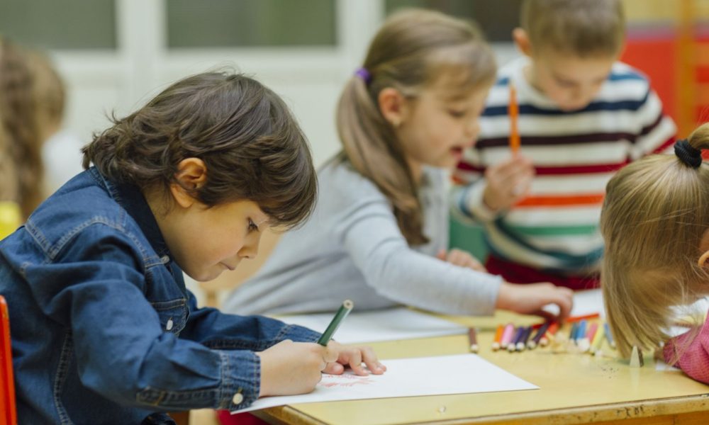 Des opposants réclament un recul de Québec pour la maternelle à 4 ans