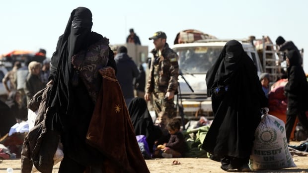 2 Canadian women with children surrender to U.S.-backed forces in ISIS-held Syrian territory