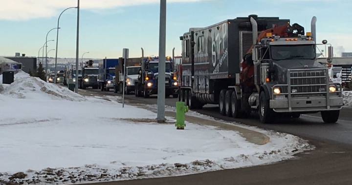 Convoy of hundreds of trucks nears Ottawa to protest federal oil policies – National