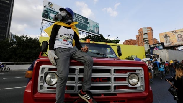 Global Affairs Canada warns Canadians to avoid ‘all’ travel to Venezuela